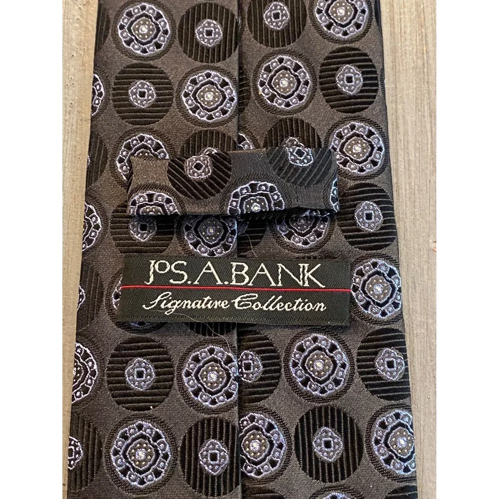 Jos A Bank Signature Collection Silk Tie Gray/Black/Blue Geometric Medallion
